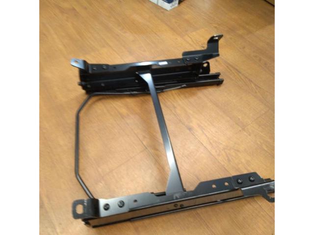 Prius Blade / Right RECARO
Seat rail
Driver side
2080.527.2