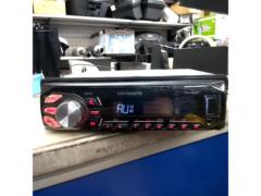 carrozzeria
MVH-390
Model with front AUX-in & USB