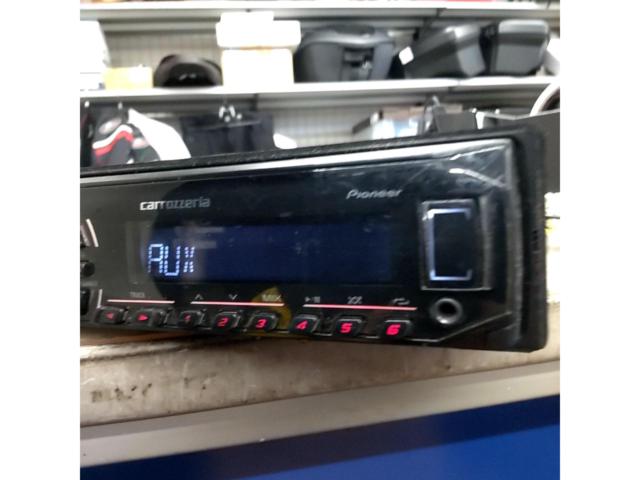 carrozzeria
MVH-390
Model with front AUX-in & USB