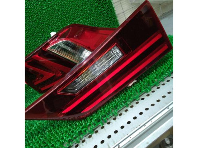LEXUS IS300h前期純正テールレンズ