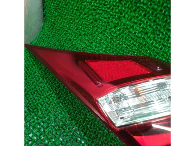 LEXUS IS300h前期純正テールレンズ