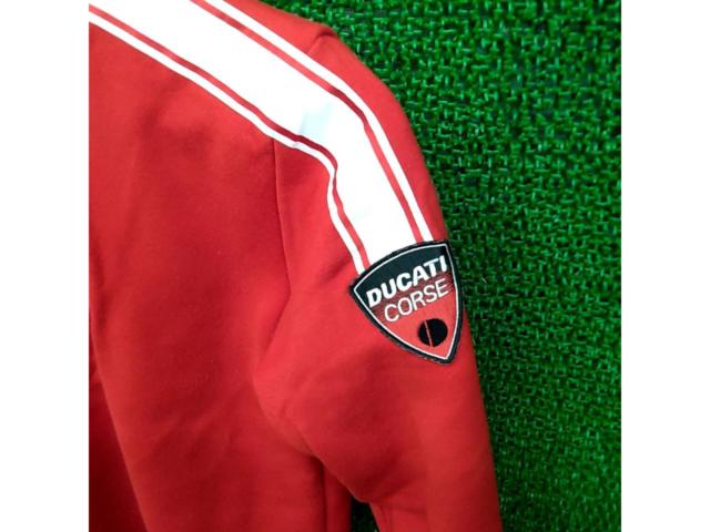 DUCATI
Zip up jersey
Size: S