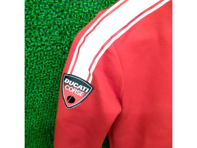 DUCATI
Zip up jersey
Size: S