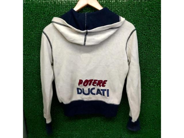 DUCATI
Reversible parka
Size unknown
