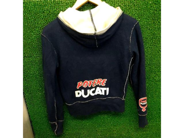 DUCATI
Reversible parka
Size unknown