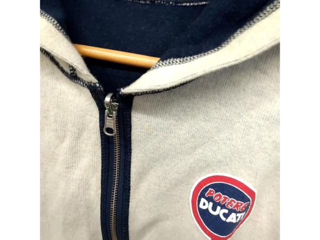 DUCATI
Reversible parka
Size unknown