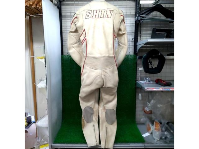 *Personalization available
STUFF
U
Leather racing suit
Size: M