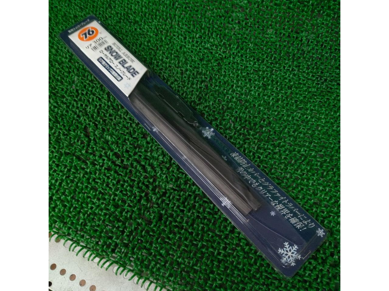 76
300mm rear
Wiper blade for snow
