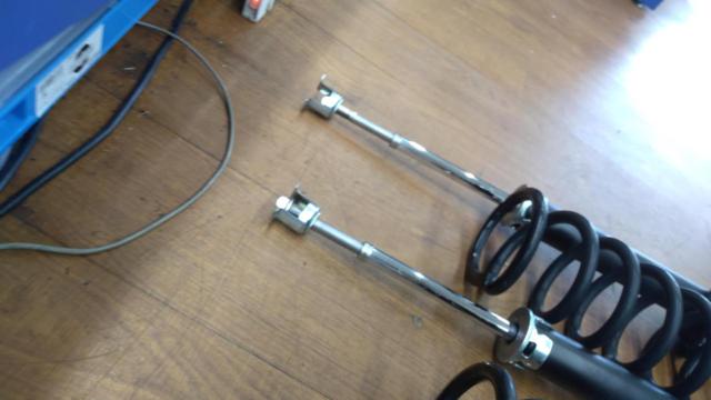 トヨタ クラウン/200系 純正サスキット