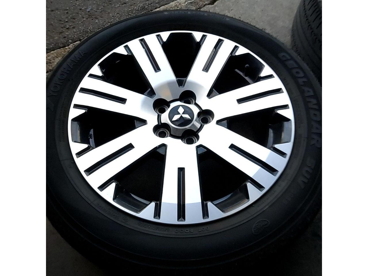 Mitsubishi
Delica D5
Late original wheel