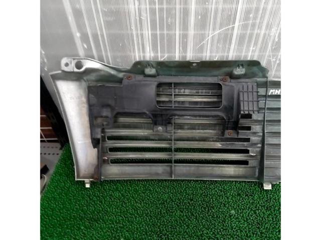 SUZUKI
Wagon R
Genuine front grille