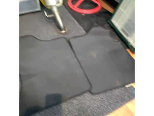 SUZUKI
Genuine floor mat
Jimny / JB23
Type 4