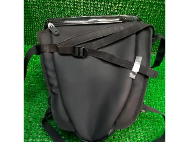 MOTO
FIZZ
Seat cowl bag