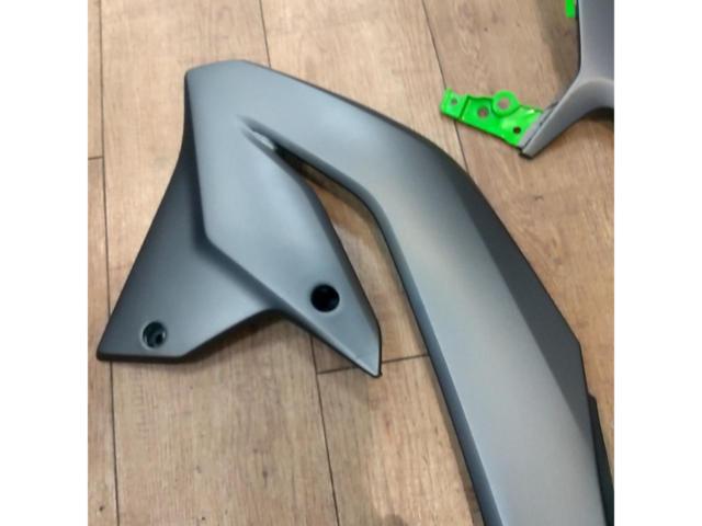 KAWASAKI
KLX250 genuine shroud