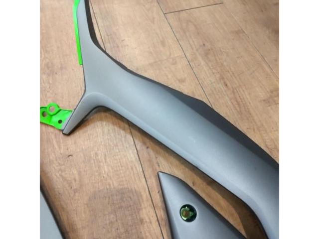 KAWASAKI
KLX250 genuine shroud