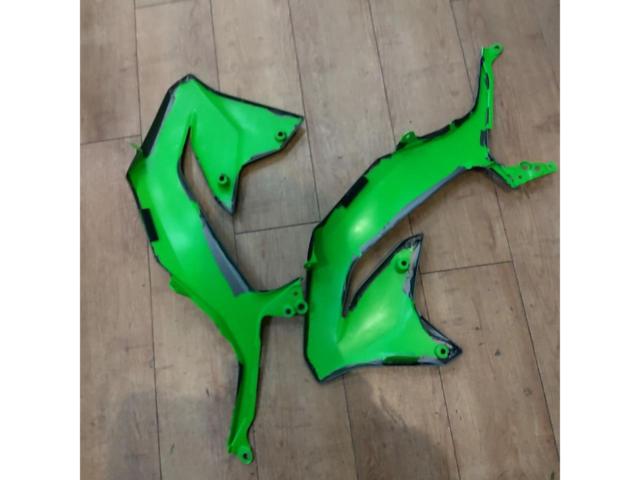 KAWASAKI
KLX250 genuine shroud