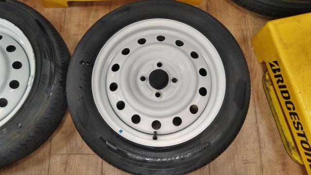 Daihatsu
Taft genuine optional steel wheels + YOKOHAMA
BluEarth-FE