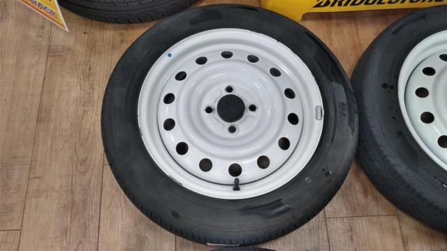 Daihatsu
Taft genuine optional steel wheels + YOKOHAMA
BluEarth-FE