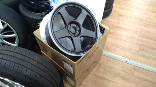RAYS
MID
WHEELS
TR50
TBK
TARMAC
BLACK