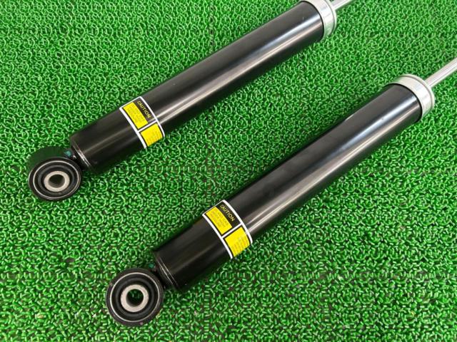 【AUDI TT/8JCEPF】メーカー不明 純正形状 リアショック左右2本+純正ショートパーツセット
