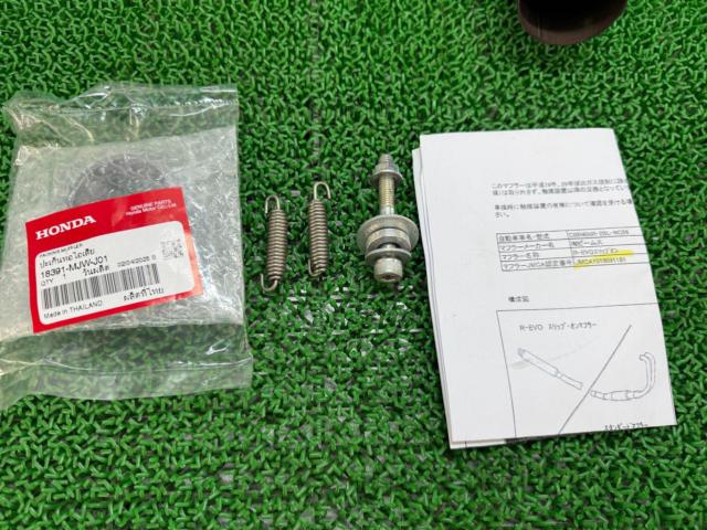 CBR400R/NC56BEAMS
R-EVO
Slip-on muffler + genuine gasket