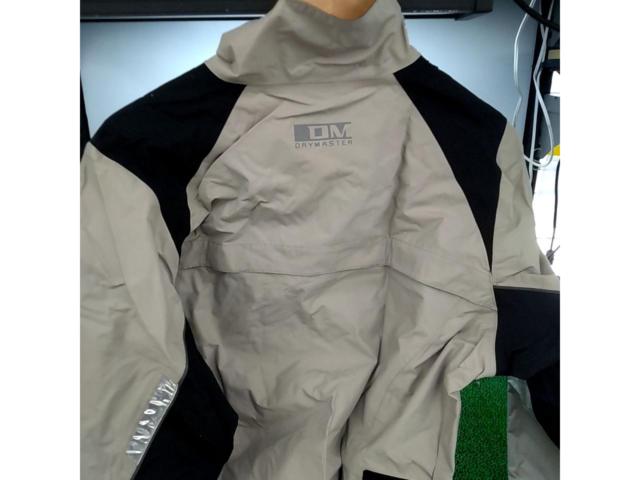 Size: LRSTaichi
DRYMASTER
RAIN
SUITS
Rain suit top and bottom set