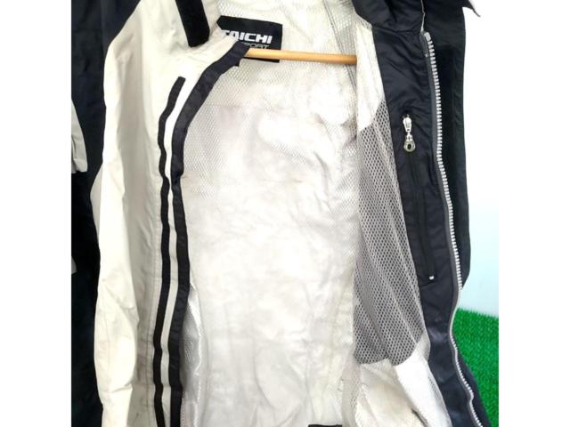 Size: LRSTaichi
DRYMASTER
RAIN
SUITS
Rain suit top and bottom set