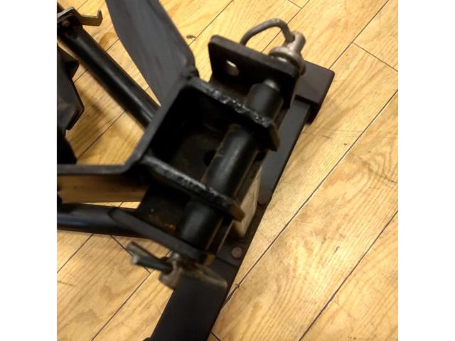 ASTRO PRODUCTS フロントホイールクランプ FC398