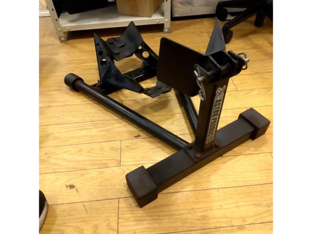ASTRO PRODUCTS フロントホイールクランプ FC398