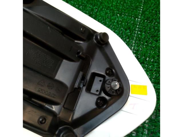 Genuine single seat cushion
Speed triple