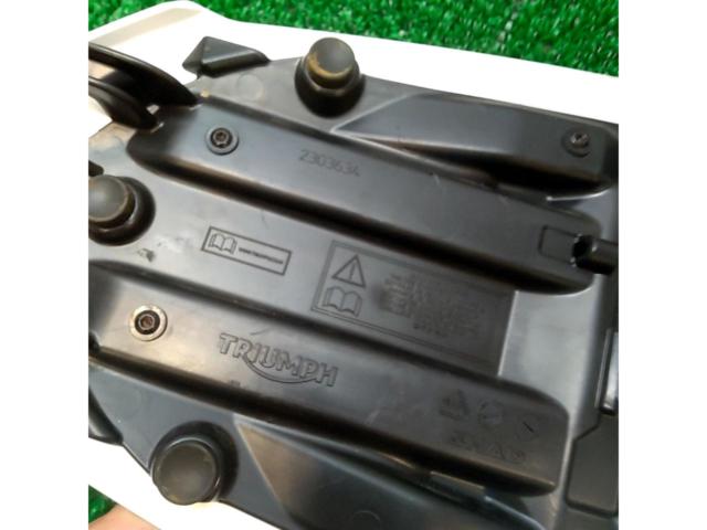 Genuine single seat cushion
Speed triple