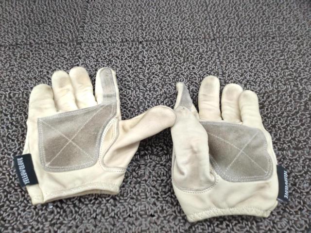 Yellow
glove
Leather Gloves