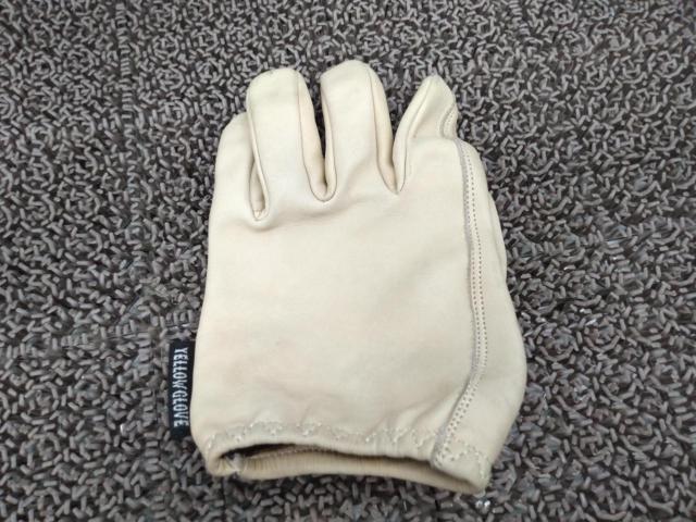 Yellow
glove
Leather Gloves