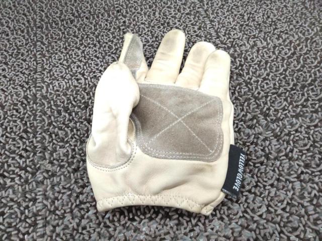 Yellow
glove
Leather Gloves