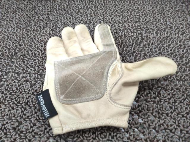 Yellow
glove
Leather Gloves