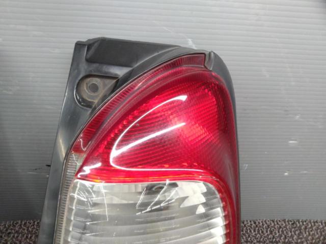 DAIHATSU 純正テールレンズ