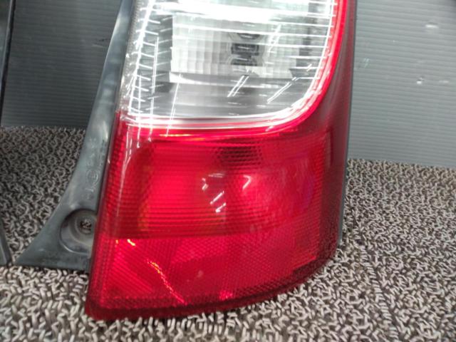 DAIHATSU 純正テールレンズ