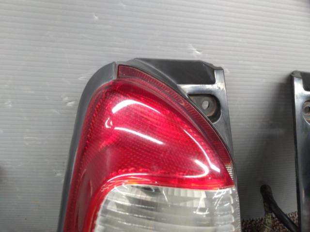 DAIHATSU 純正テールレンズ