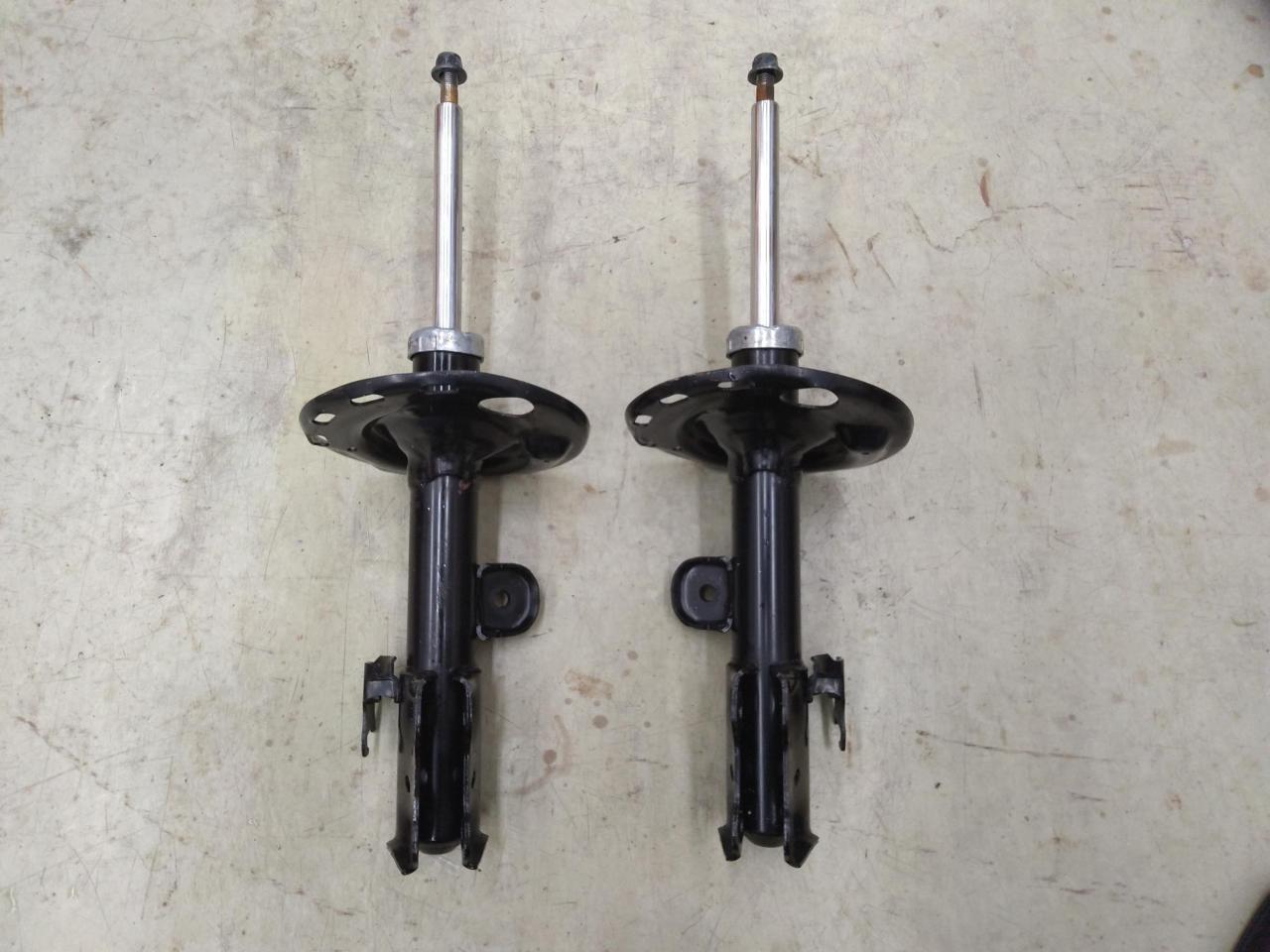 TOYOTA
Genuine shock
Front only