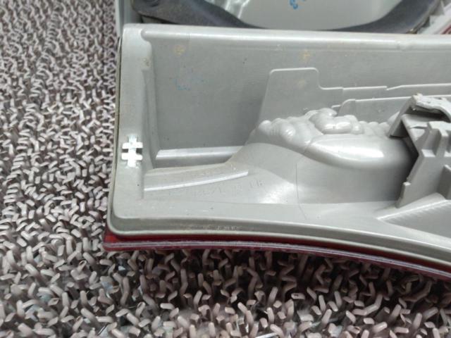 TOYOTA
Genuine taillights + center garnish