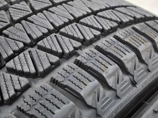 BRIDGESTONE BLIZZAK DM-V3 235/50R20 100Q