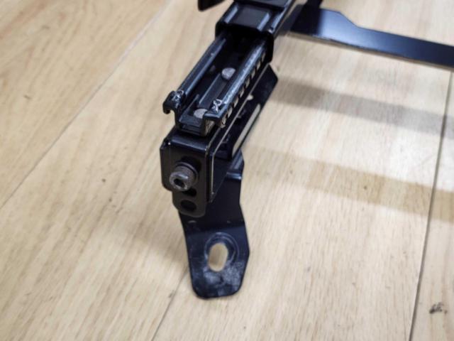 RECARO
Genuine base frame
Right (RH)
Legacy/BM, BR, BN, BS