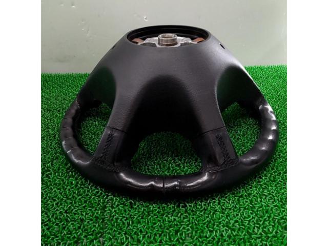 Mercedes
Benz
Genuine leather steering wheel
390mmW124
W201
W202
W124
W140R107
R129