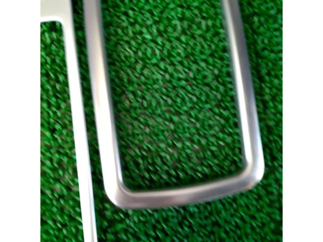 メーカー不明 シフトパネル+後部座席ドリンクホルダー?パネル【HURRIER】