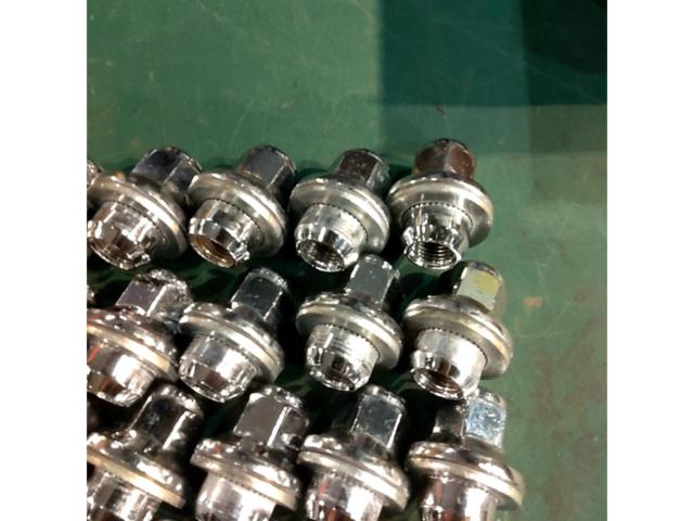 トヨタ純正 平座ナット【M14×P1.5 20個】