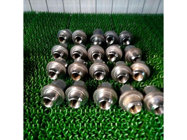 Genuine Toyota wheel nuts M12xP1.5/21HEX/20-piece set