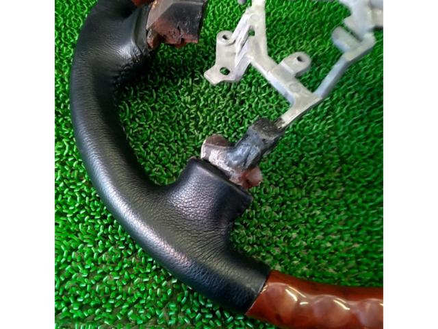 Unknown Manufacturer
Wood and leather combination steering wheel for 200 Series Hiace
Type 3