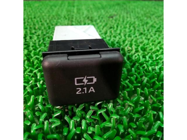 トヨタ・ダイハツ純正 USB2.1Aコネクタ 85532-B1010 26609 FR0580