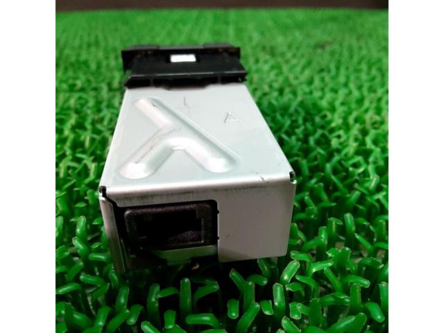 トヨタ・ダイハツ純正 USB2.1Aコネクタ 85532-B1010 26609 FR0580