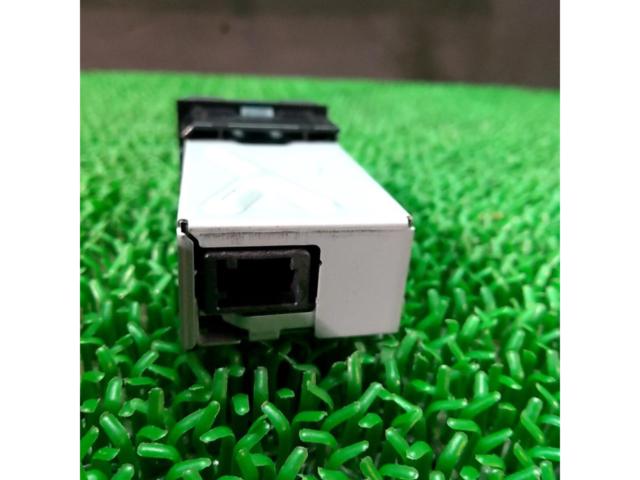トヨタ・ダイハツ純正 USB2.1Aコネクタ 85532-B1010 25X30FM0653